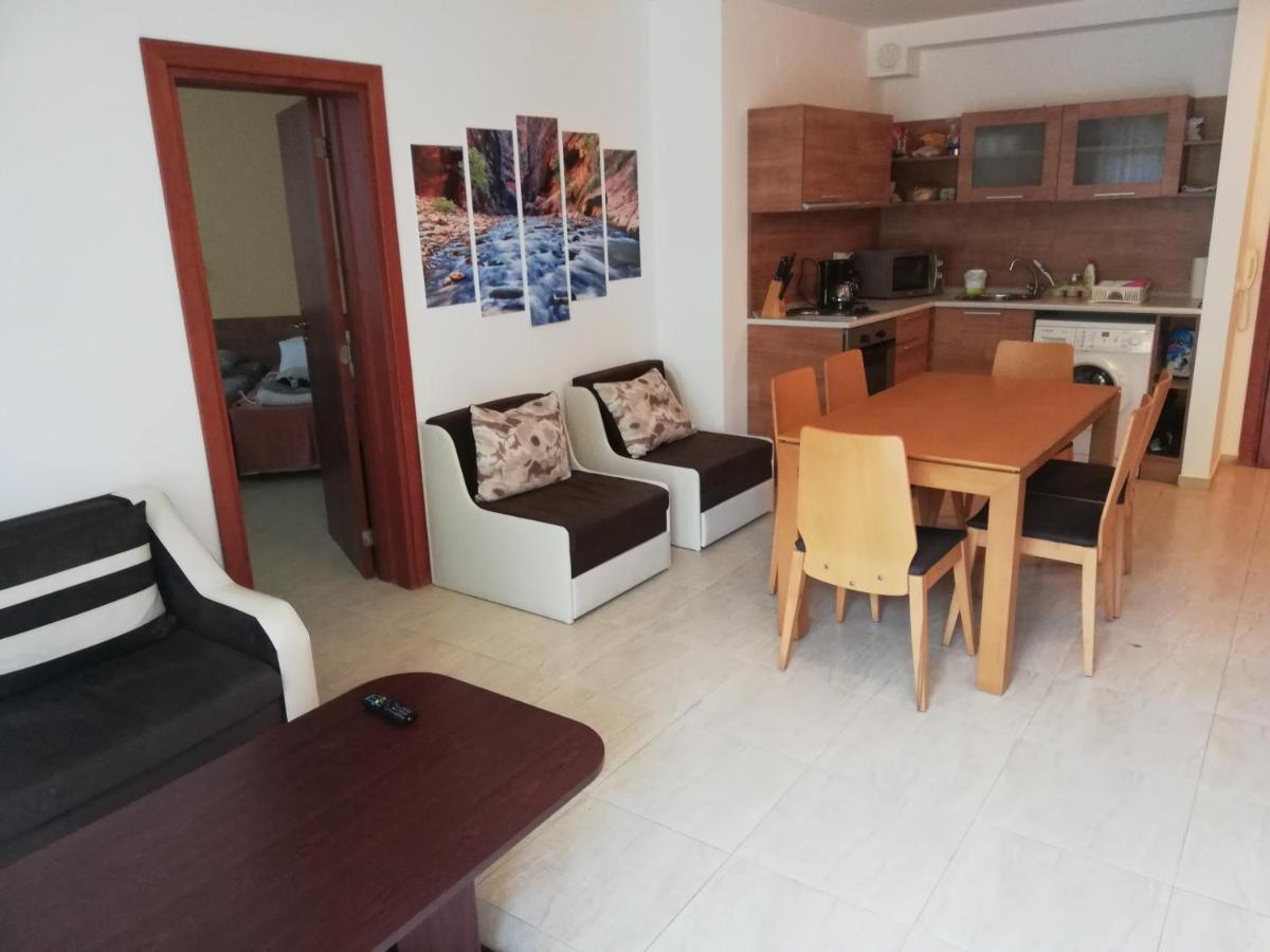 Yves 2 Bed Apart At Sun Village Sunny Beach Not Far Away From The Sea エクステリア 写真