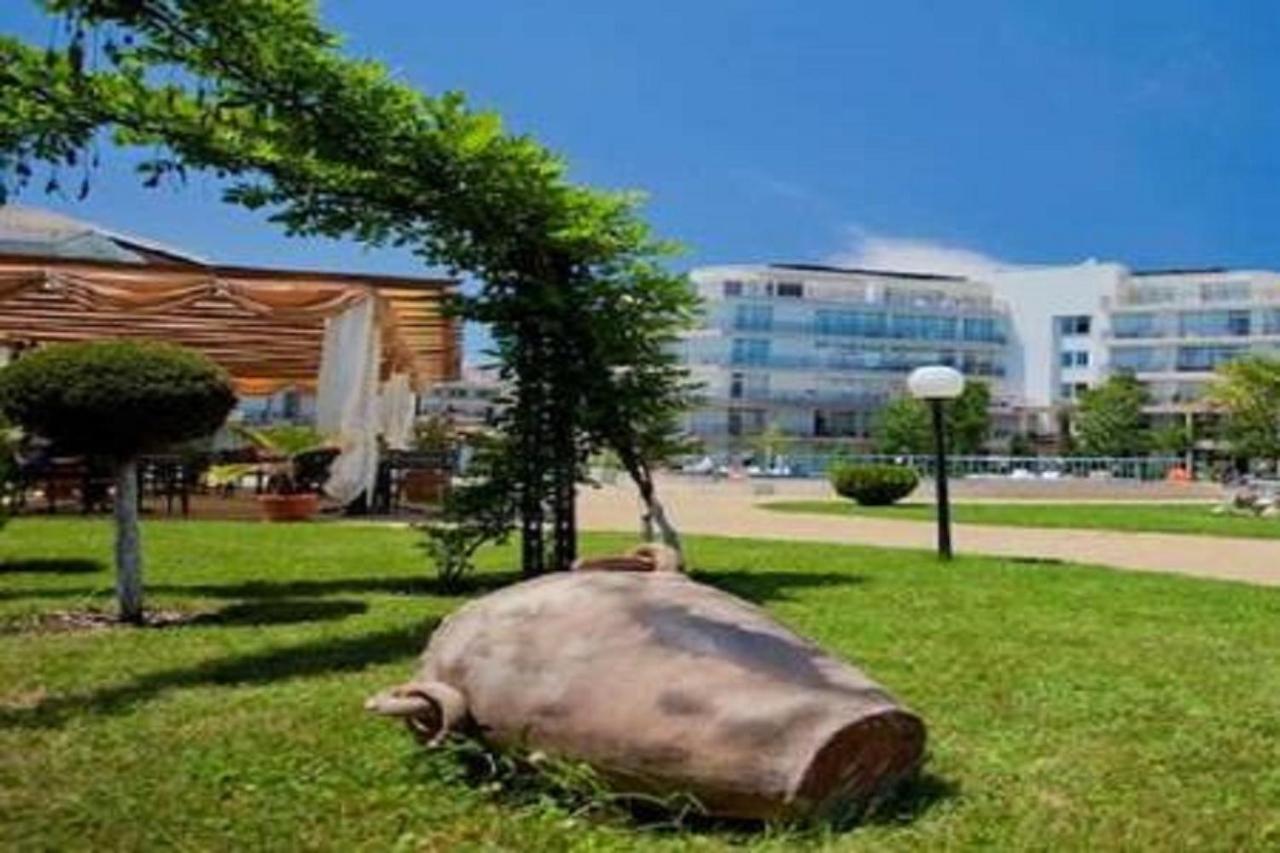 Yves 2 Bed Apart At Sun Village Sunny Beach Not Far Away From The Sea エクステリア 写真
