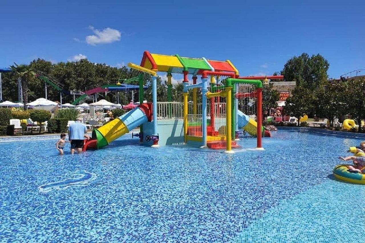Yves 2 Bed Apart At Sun Village Sunny Beach Not Far Away From The Sea エクステリア 写真